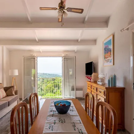 In A Location Roquebrune-sur-Argens